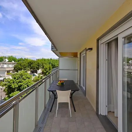 Apartment Modern Flat With Spacious Balcony *