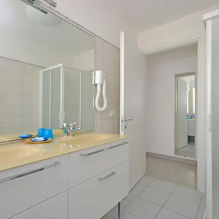 Modern Flat With Spacious Balcony Apartment Lignano Sabbiadoro