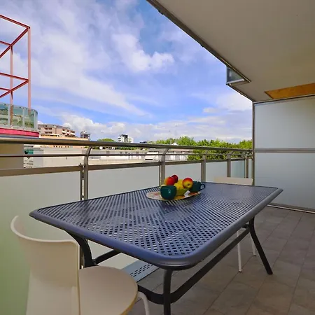 Modern Flat With Spacious Balcony *