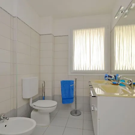 Апартаменты Modern Flat With Spacious Balcony *