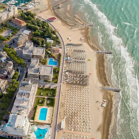 Апартаменты Modern Flat With Spacious Balcony *