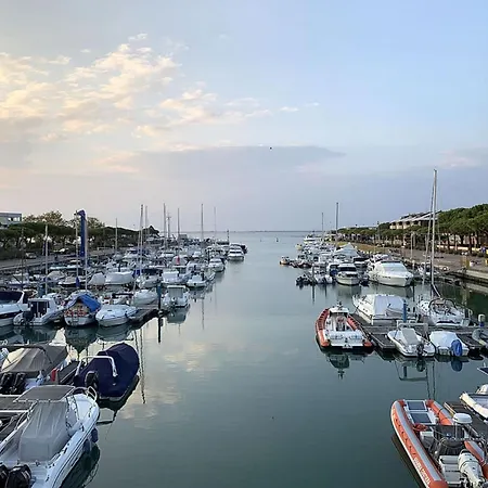 Apartment Modern Flat With Spacious Balcony Lignano Sabbiadoro